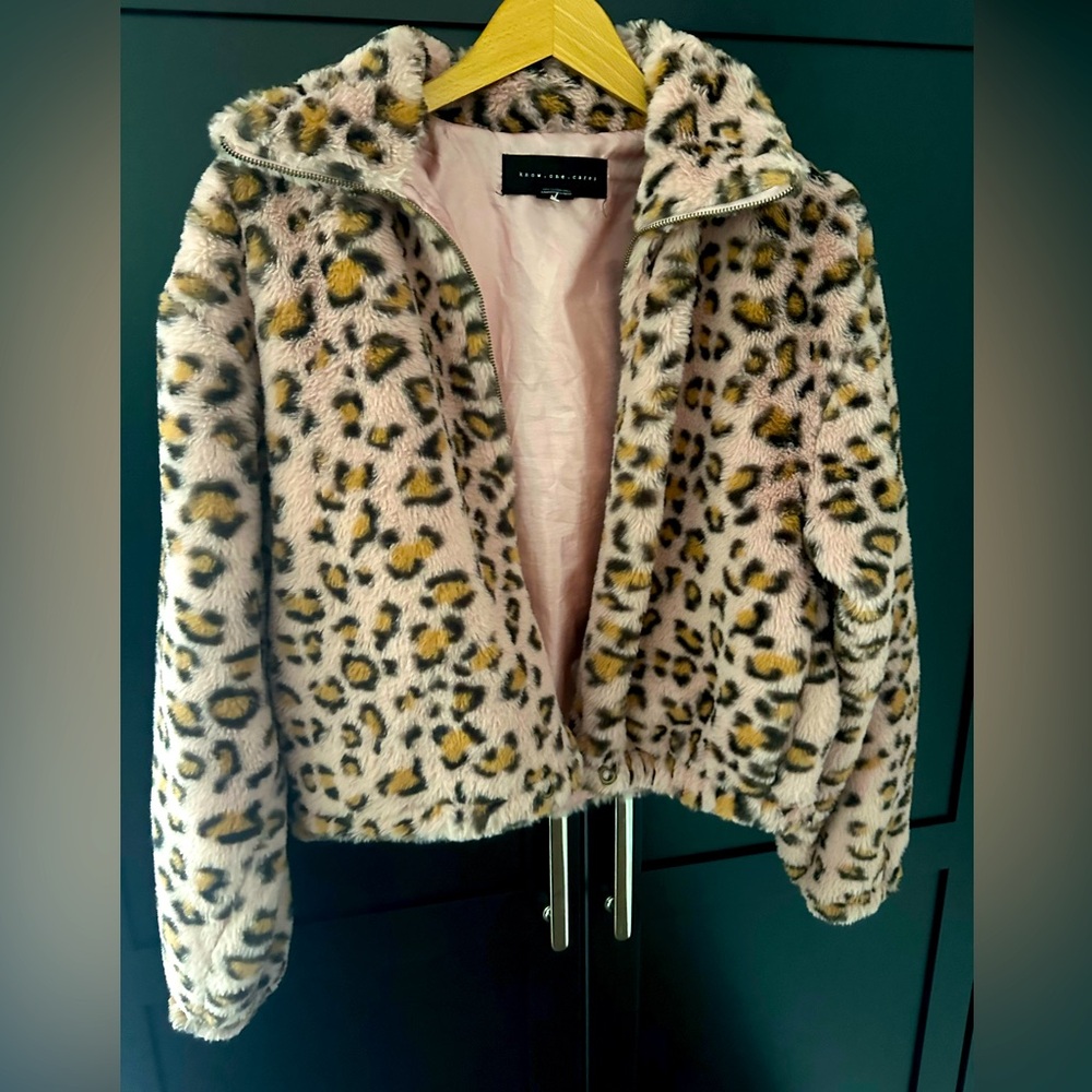 Cute pink and leopard fuzzy bomber with zipper